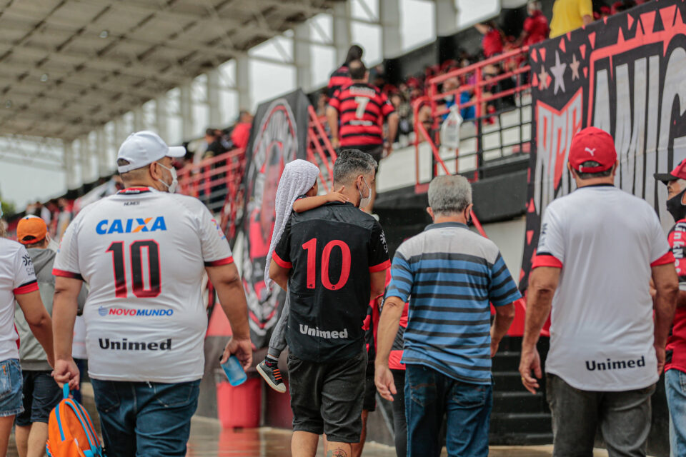 Torcida do Atlético Goianiense no Accioly