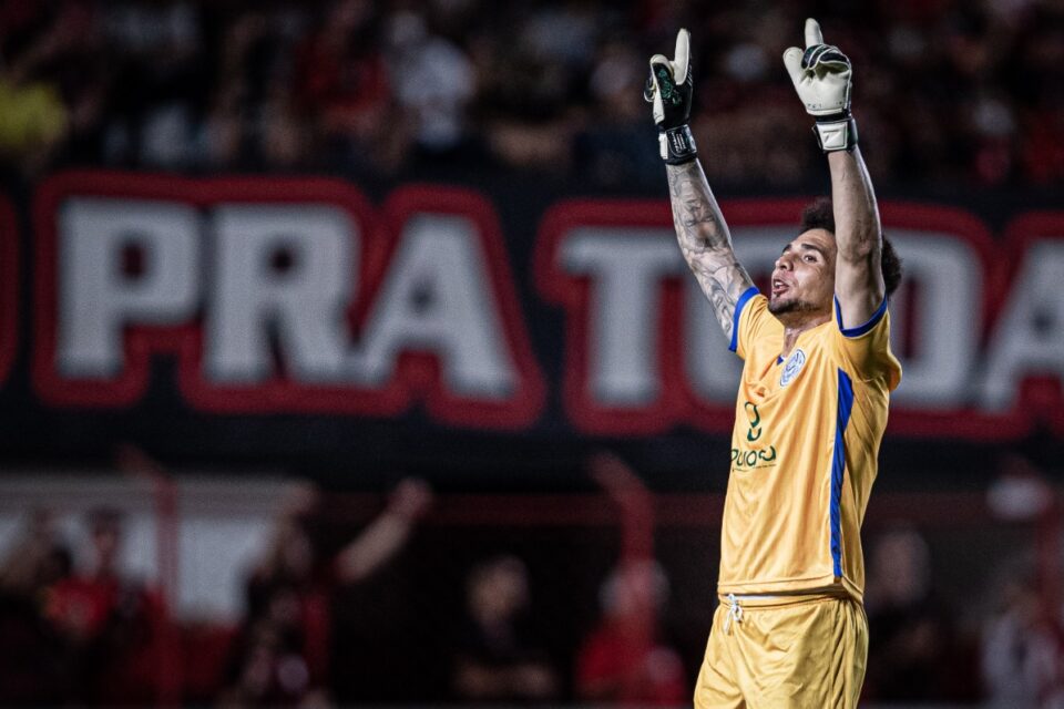 Bruno Collaço comemorando no Accioly