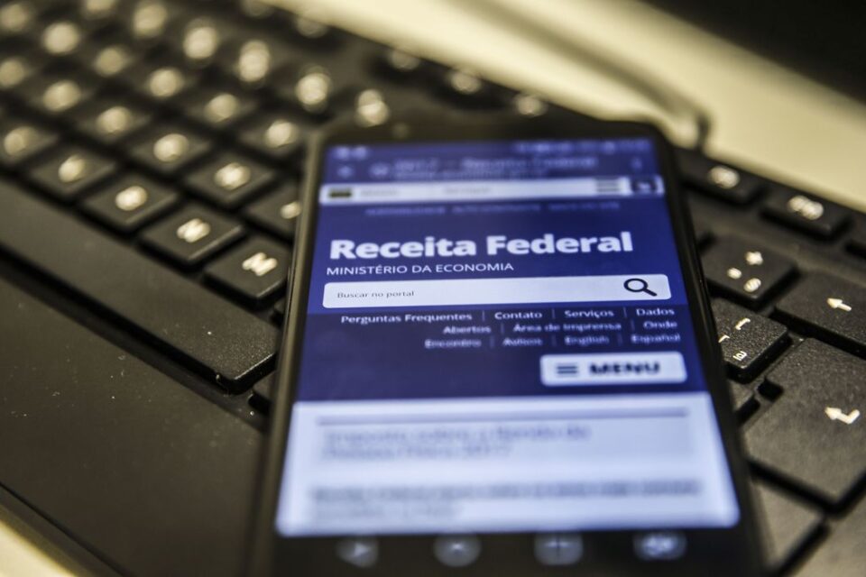 Pagamento será destinado a 5,6 milhões de contribuintes IR: Receita Federal deposita 3º lote de restituições nesta segunda
