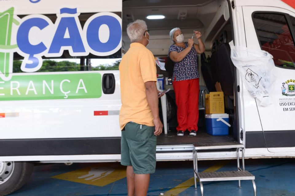 Vans da vacinação chegam ao Jardim Nova Esperança nesta terça (1)