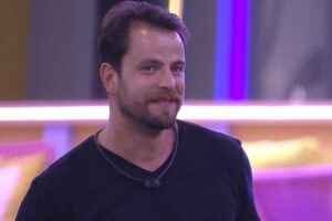 BBB 22: Gustavo diz que cantor o faz duvidar de heterssexualidade: gostosão