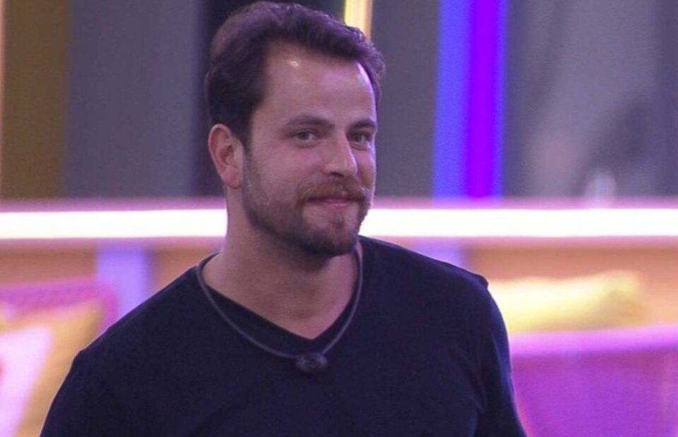 BBB 22: Gustavo diz que cantor o faz duvidar de heterssexualidade: gostosão