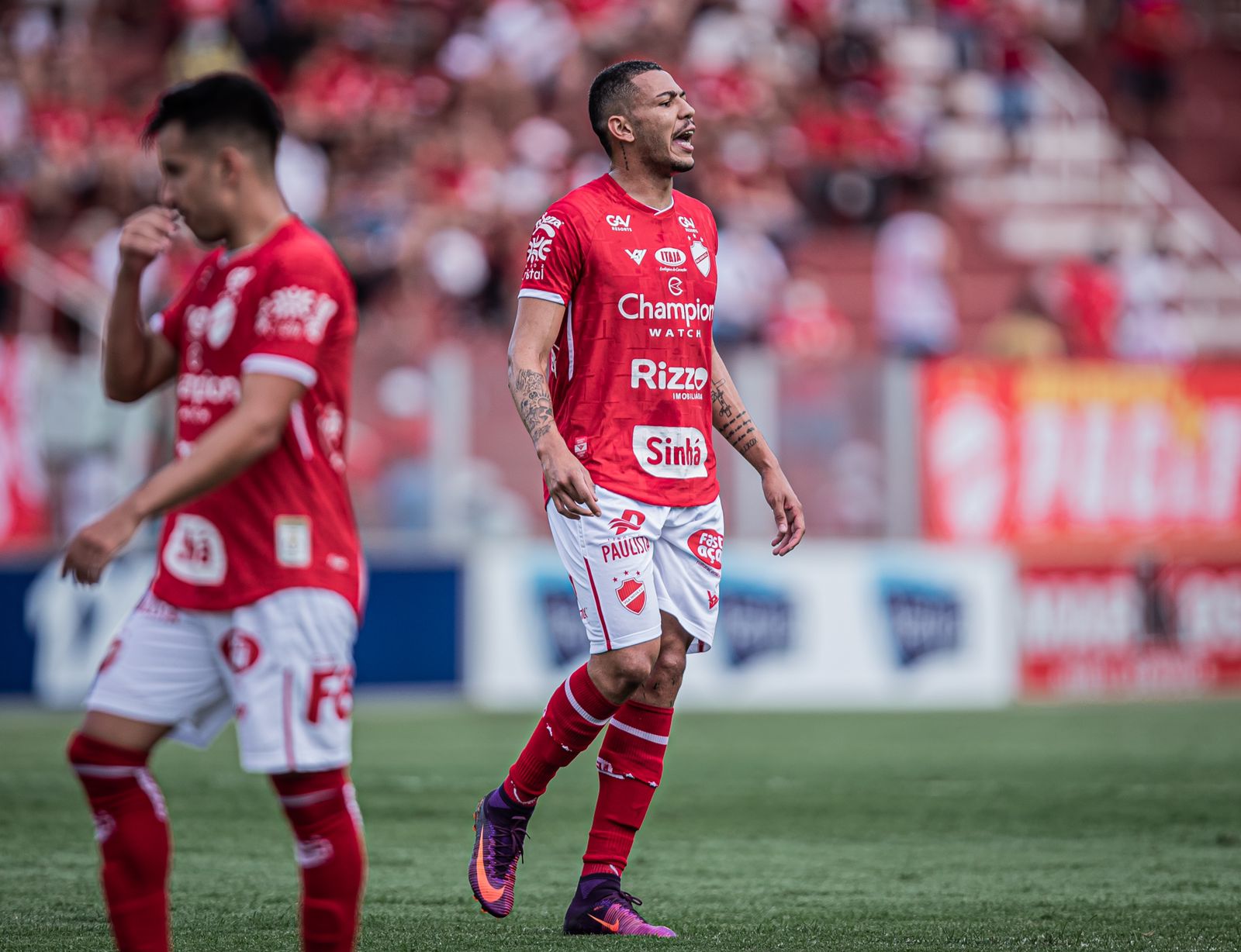 Clayton em ação pelo Vila Nova 2022