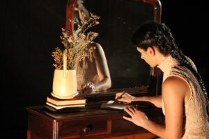 Cena de "Atravessar-se", que será exibido ao longo da programação especial da Cia Catavento Goiânia