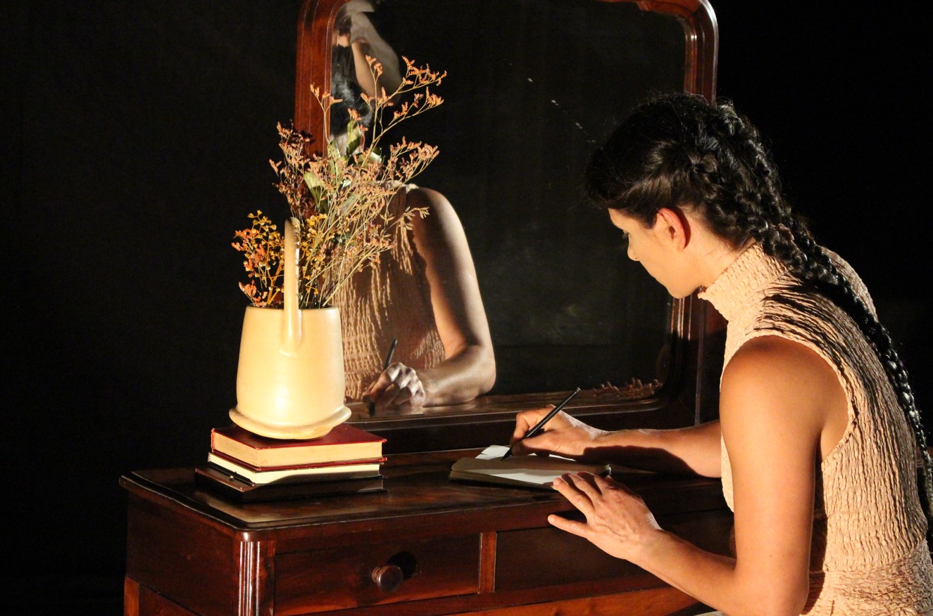 Cena de "Atravessar-se", que será exibido ao longo da programação especial da Cia Catavento Goiânia