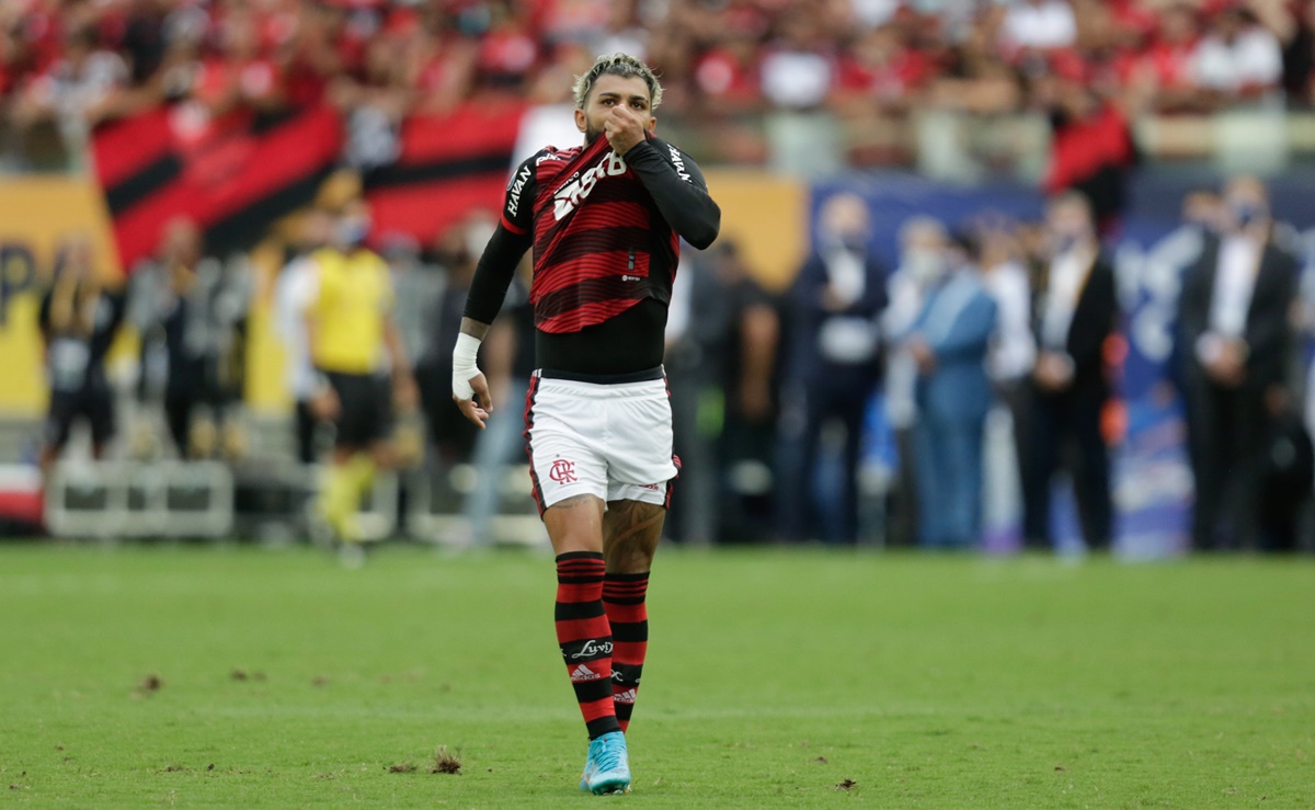 Gabriel Barbosa comemora gol pelo Flamengo