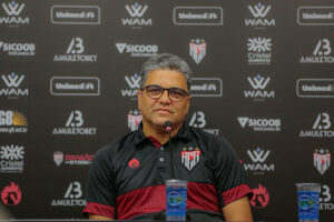 Marcelo Cabo durante coletiva