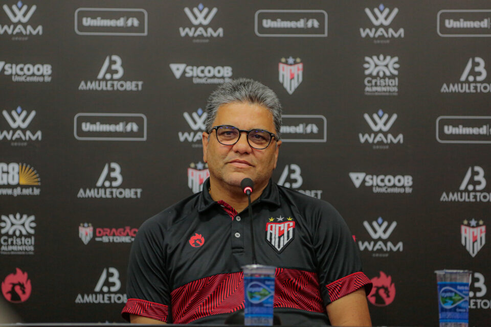 Marcelo Cabo durante coletiva