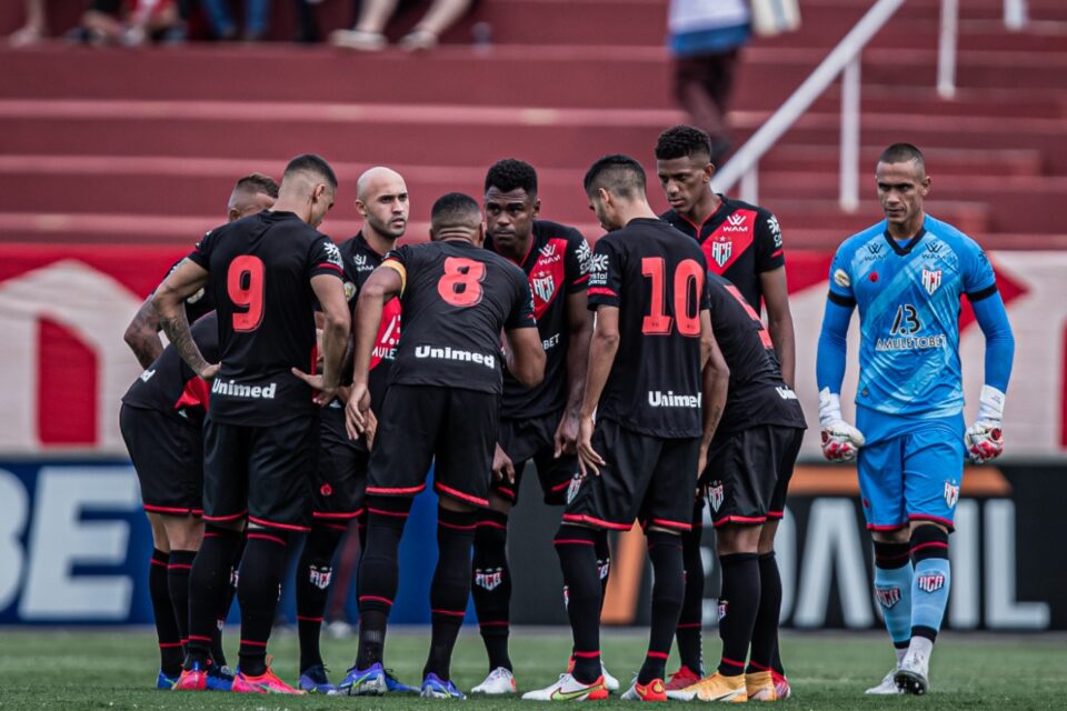 Elenco do Atlético Goianiense no jogo contra o Vila