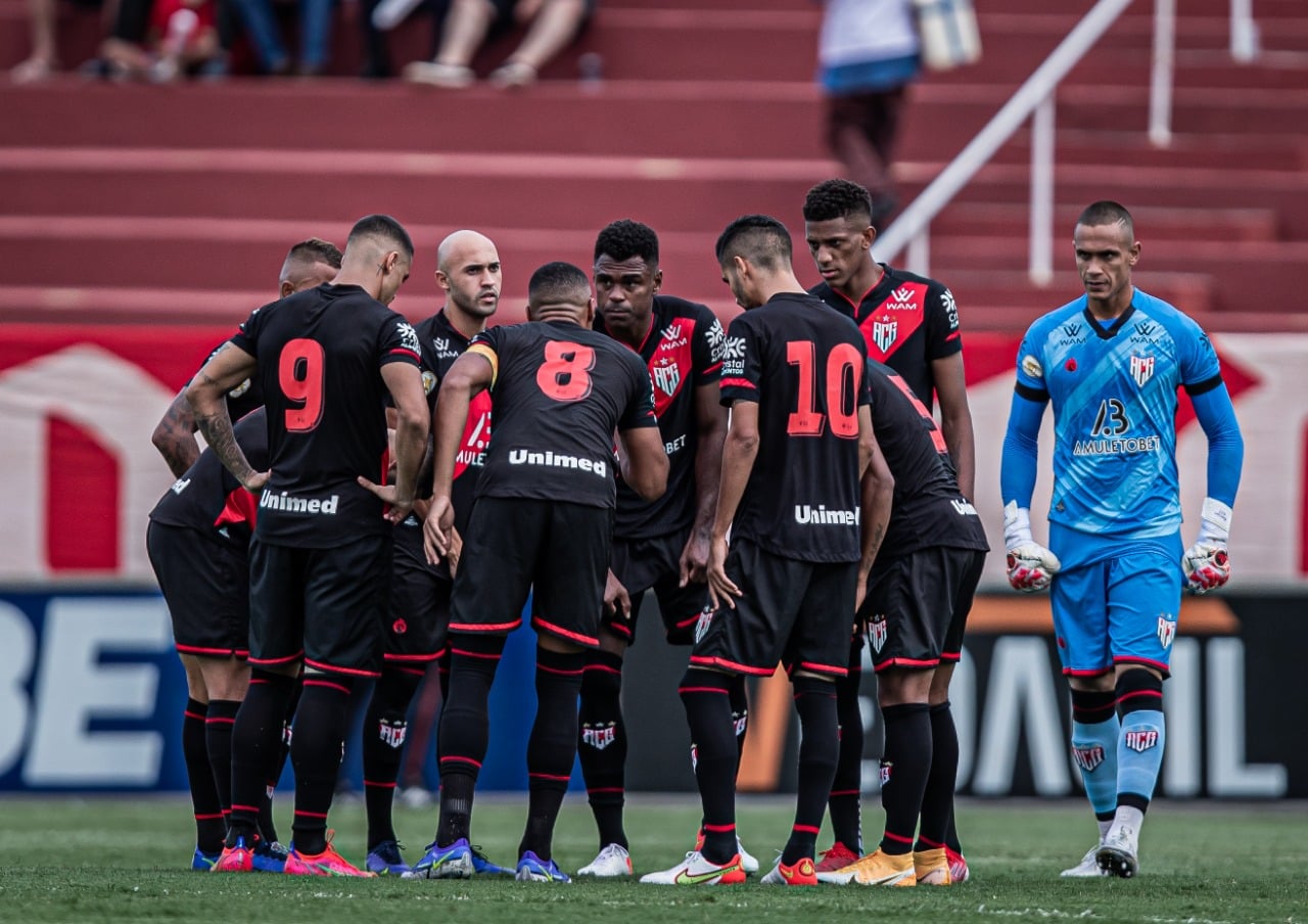 Elenco do Atlético Goianiense no jogo contra o Vila