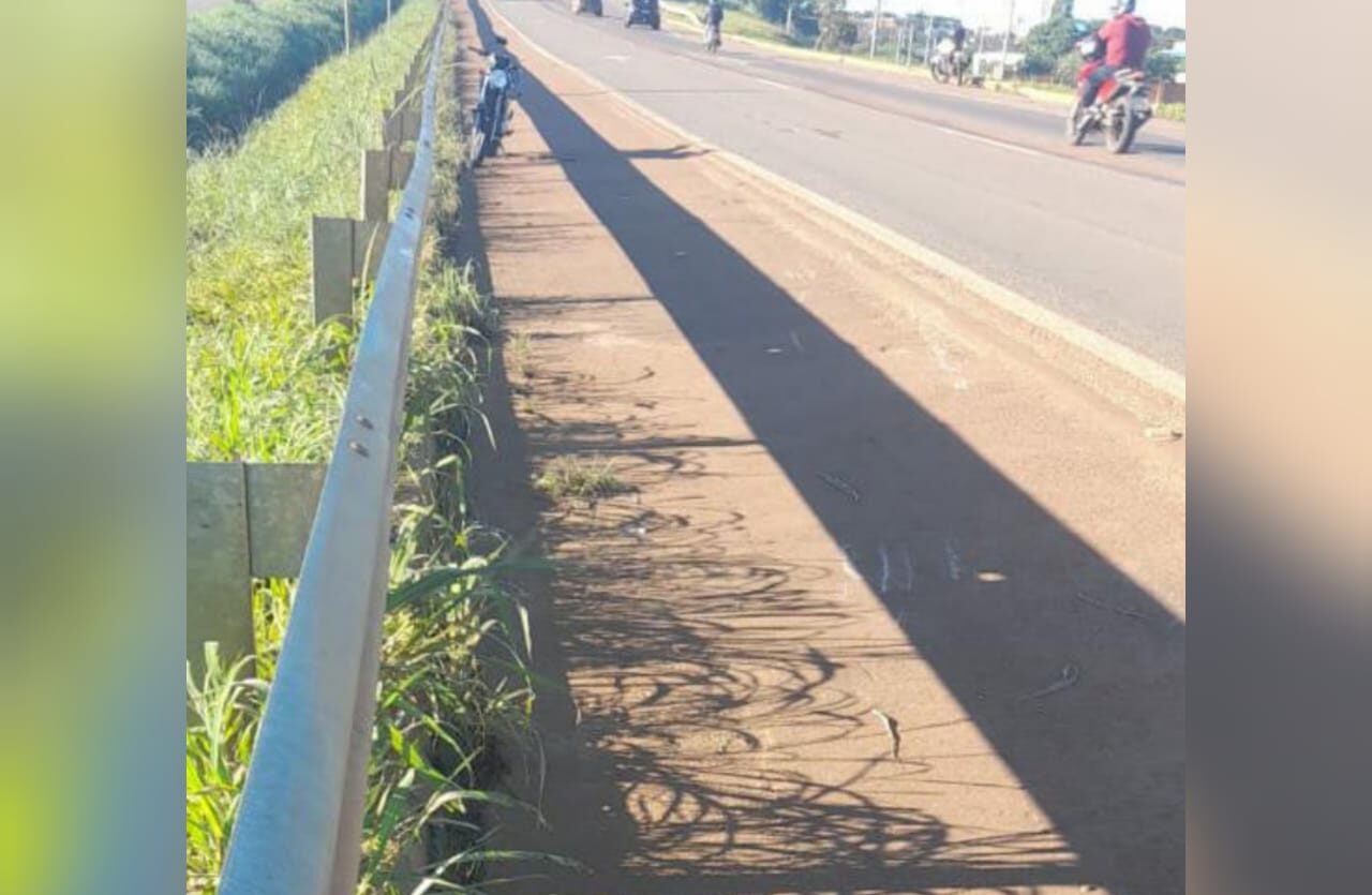 Um homem, de 37 anos, morreu após perder o controle da motocicleta e cair na altura do km 440 da BR 153, em Anápolis. (Foto: divulgação/PRF)