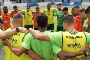 Jogadores da Jataiense em roda de oração