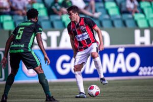 Stefano Moretti no primeiro jogo entre Anápolis e Goiás