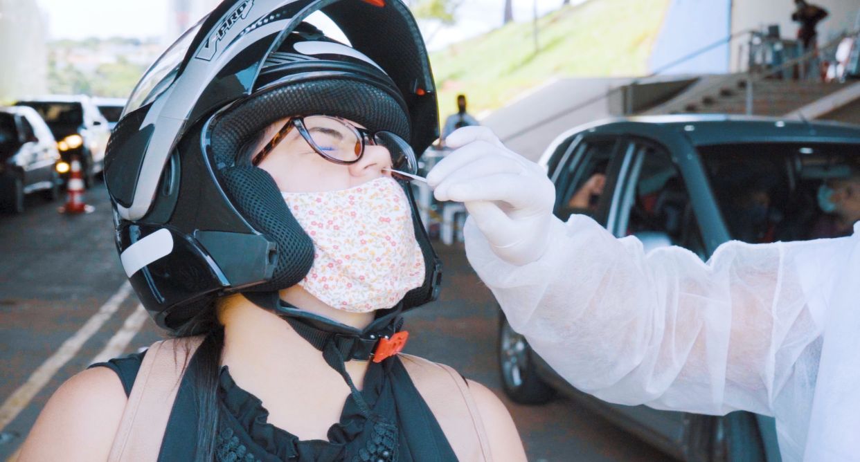 Busca por teste de Covid aumenta no Ipasgo, mas drive-thru da prefeitura de Goiânia registra baixa procura