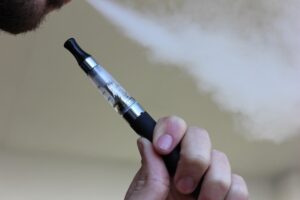 cigarro Dia de Combate ao Fumo: tabagismo mata 443 pessoas por dia no Brasil Consumo de cigarro eletrônico aumentou 600% nos últimos seis anos