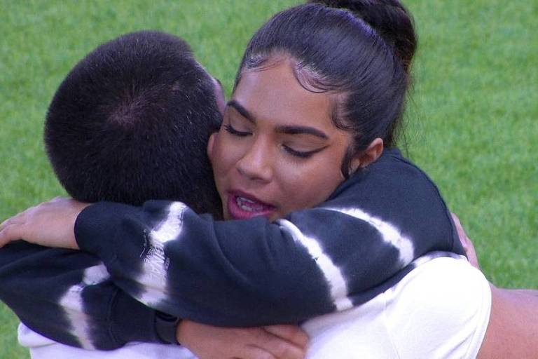 BBB 22: Maria e Arthur fazem as pazes e se abraçam: 'Perdão'