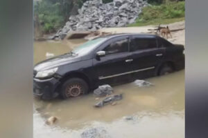 Gases de escapamento matam casal intoxicado dentro de carro em córrego de Guarinos, em Goiás