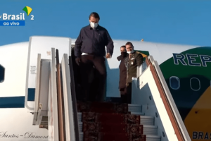 Presidente visitará Putin no auge da crise da Ucrânia, mas quer foco em fertilizantes. Bolsonaro desembarca em Moscou para encontro com Putin