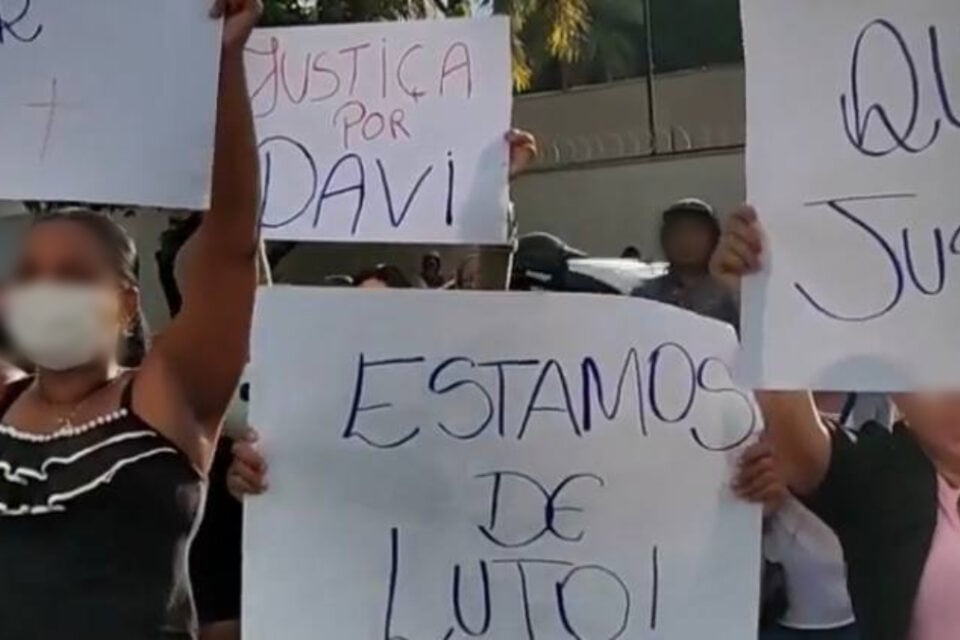 Grupo pede justiça por menino morto supostamente pela madrasta em Goianésia