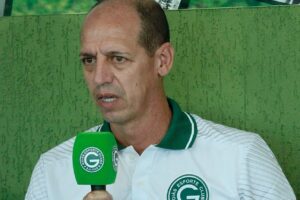 Célio Lúcio sendo apresentado no Goiás