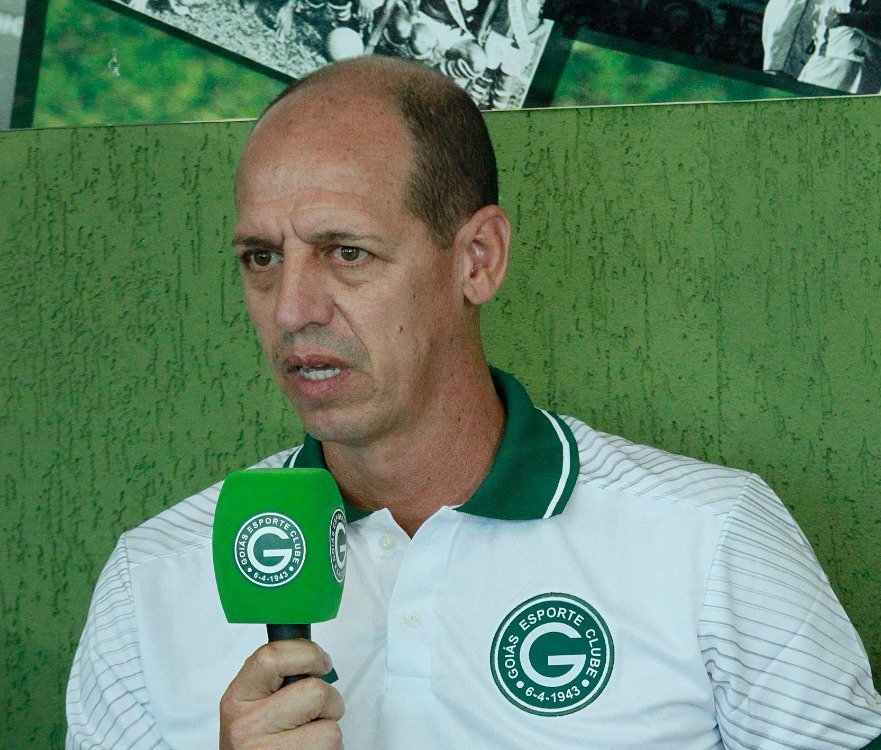 Célio Lúcio sendo apresentado no Goiás
