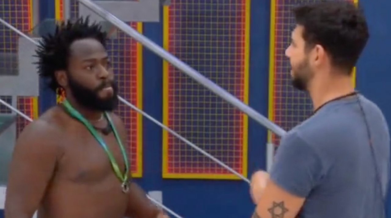 Douglas rebate ter sido chamado de 'machão' por Rodrigo