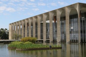 Itamaraty prepara retirada de brasileiros que estão na Ucrânia