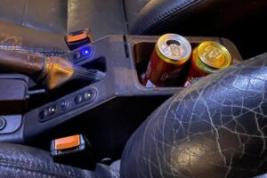 Latas e garrafas de bebidas alcoólicas são encontradas nos veículos (Foto: Divulgação/DICT)