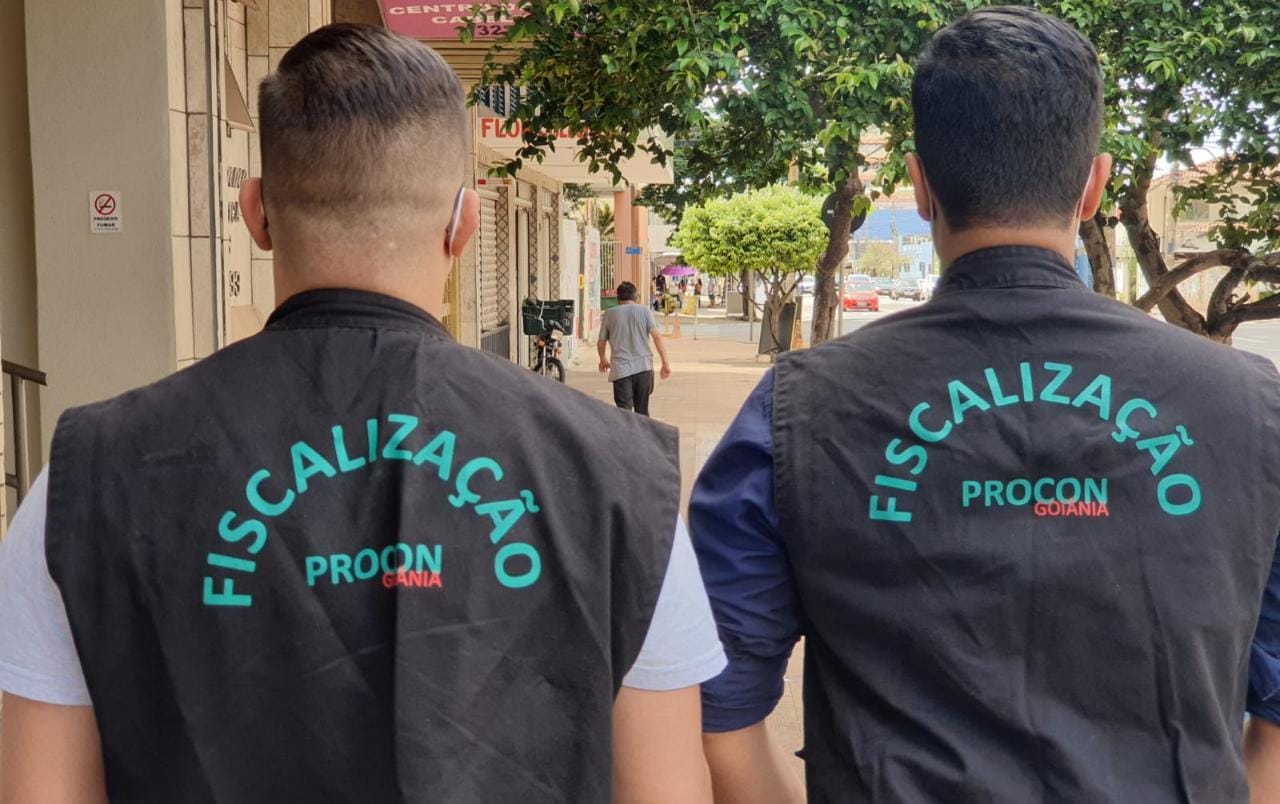 Procon Goiânia fiscaliza mais de 12 tabacarias da capital contra venda de cigarros eletrônicos