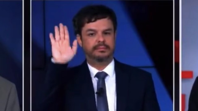 "Tô igual Sócrates, só sei que nada sei", disse o ex-BBB. Adrilles Jorge é recontratado pela Jovem Pan 40 dias após demissão por gesto