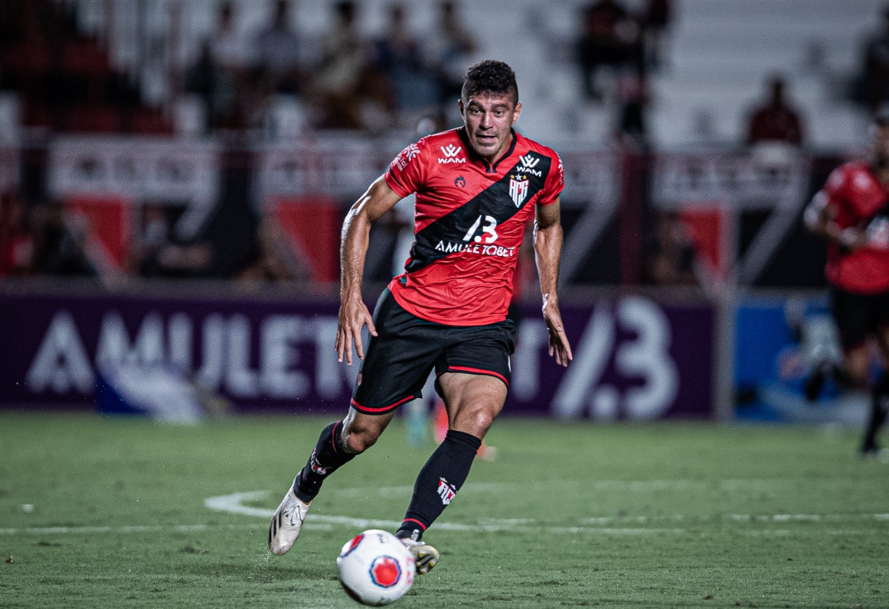 Edson em ação contra a Aparecidense