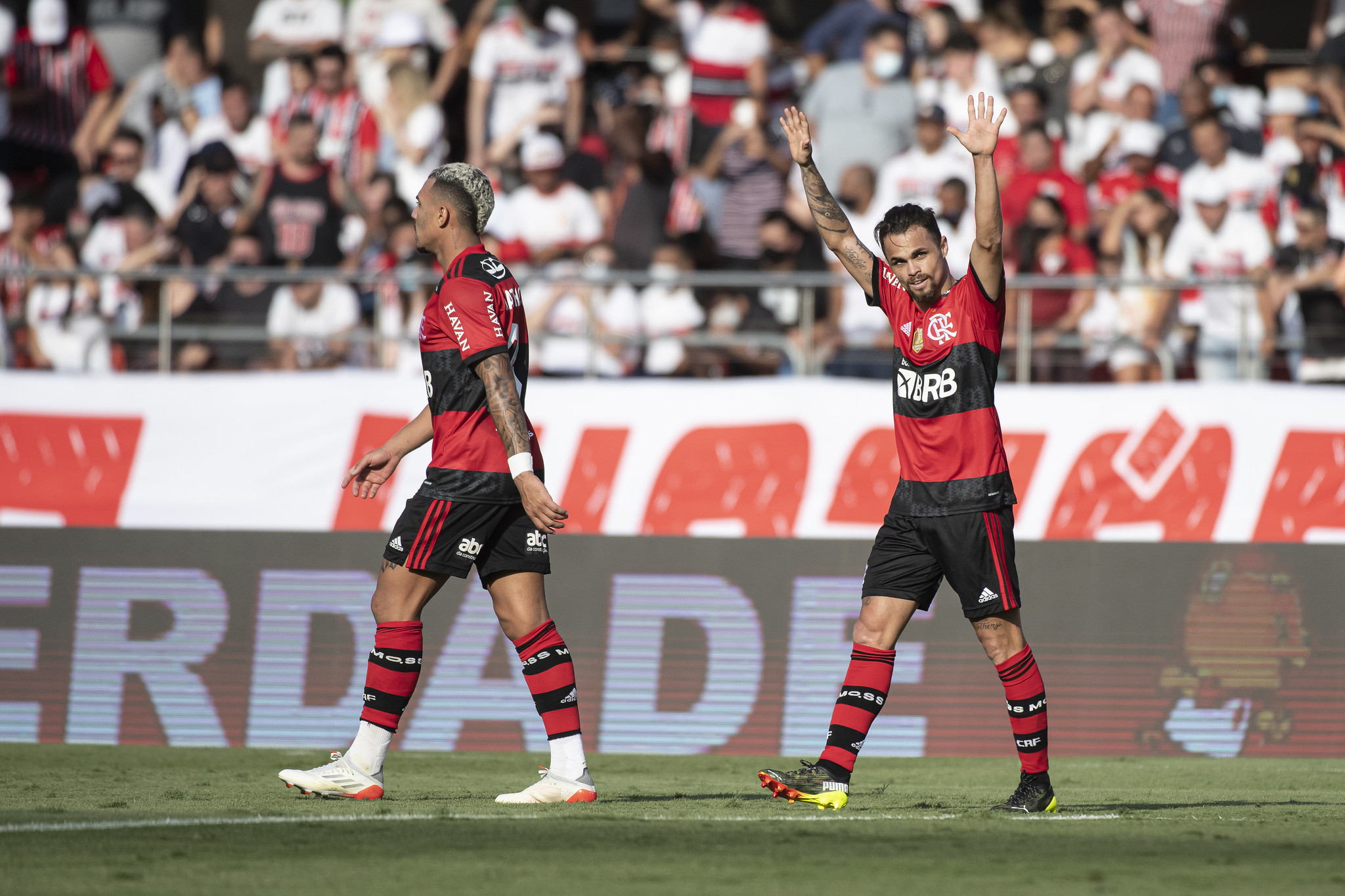 Michael comemorando gol contra o São Paulo