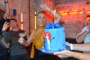 Apresentadora celebrou o aniversário com a família e amigos em São Paulo. Sabrina Sato comemora 41 anos com festa intimista: confira as fotos