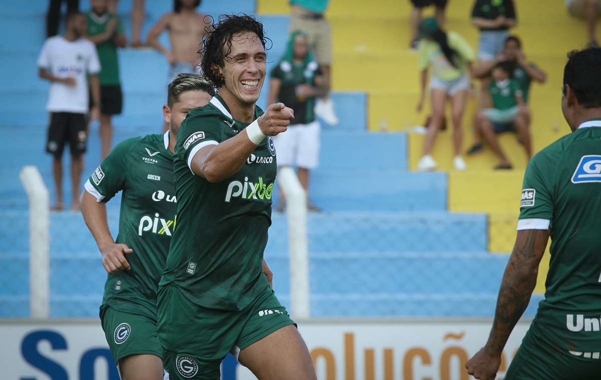 Nicolas comemora gol pelo Goiás