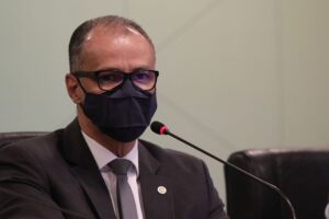 Em reunião no Senado, presidente da Anvisa defende vacina