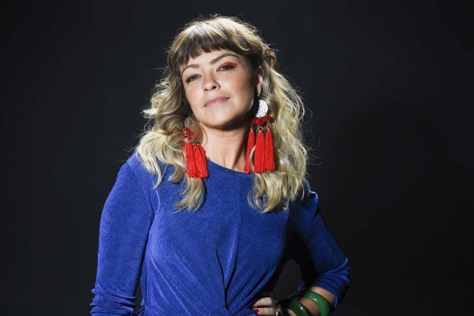 Cantora Grace Carvalho se apresenta no Sarau do HGG