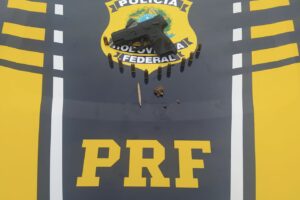 A Polícia Rodoviaria Federal (PRF) prendeu 15 pessoas por crimes diversos nas BRs de Goiás. Entre as ocorrências de maior destaque estão as prisões por tráfico de drogas, armas e contratando. Todos os casos aconteceram no último final de semana, de sexta (18) a domingo (20).