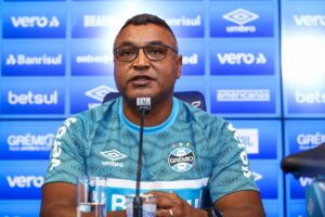 Roger Machado em apresentação no Grêmio