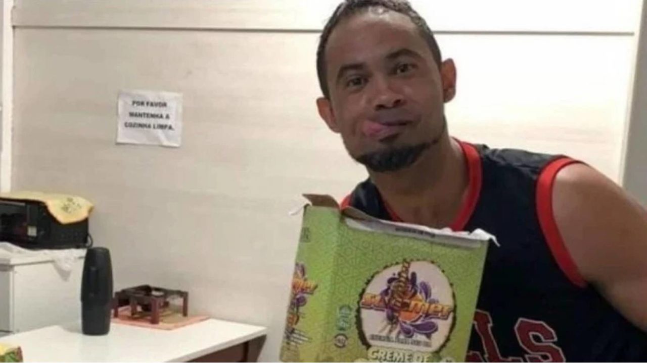 Condenado por assassinato, Goleiro Bruno vai vender açaí no Rio de Janeiro