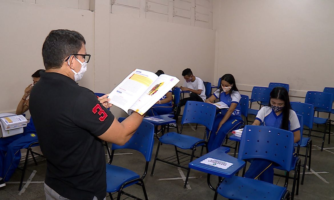 Inscrições para concurso de professores de Goiás começam neste domingo