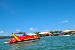 Corpo de Bombeiros têm ido todos os dias ao lago em busca de evitar situações trágicas como essa. (Foto: Reprodução/BM)