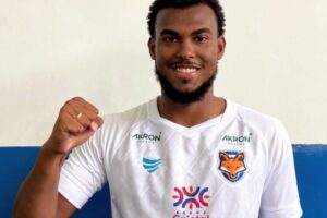 Atacante Gilmar, no Grêmio Anápolis