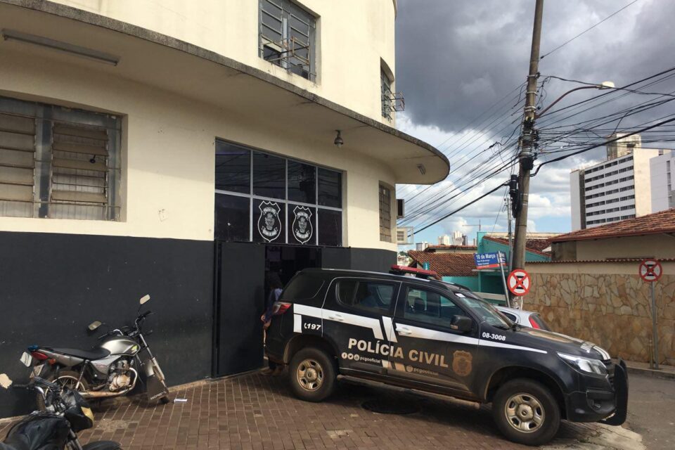 Idoso perde R$ 60 mil ao cair em golpe e comprar casa que não pode ser vendida, em Corumbá de Goiás
