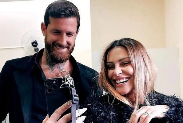 Atriz aparece em fotos quentes com Leandro Dlucca. Cleo Pires faz ensaio sensual com o marido: "nem o céu é o limite" fotos