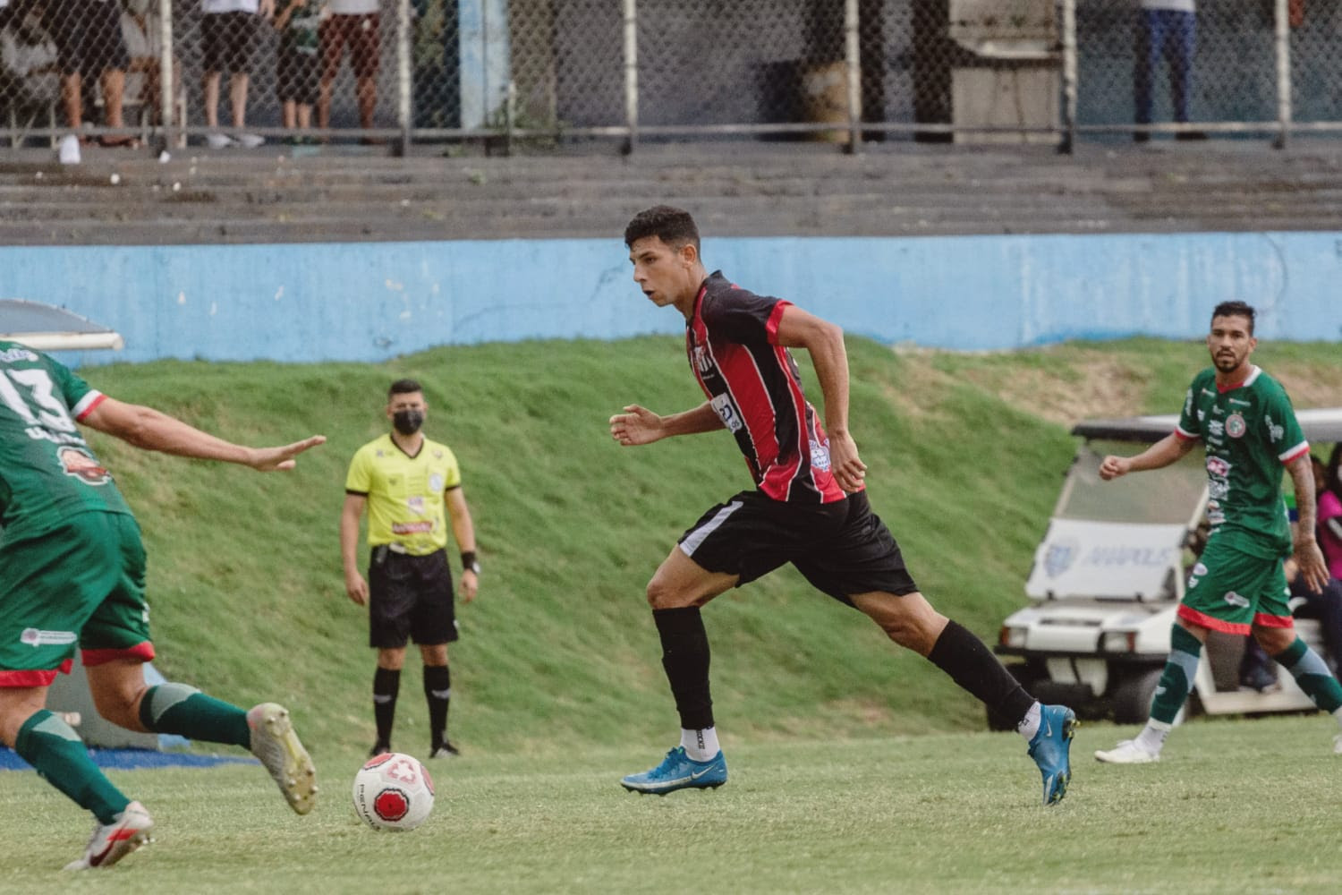 Centroavante do Anápolis na campanha durante o Campeonato Goiano, jovem participou de sete partidas, mas ainda não marcou. Foto: Tathy Serbêto - Anápolis