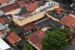 Morre homem que ficou soterrado após laje desabar em Goiânia (Foto: Bombeiros)