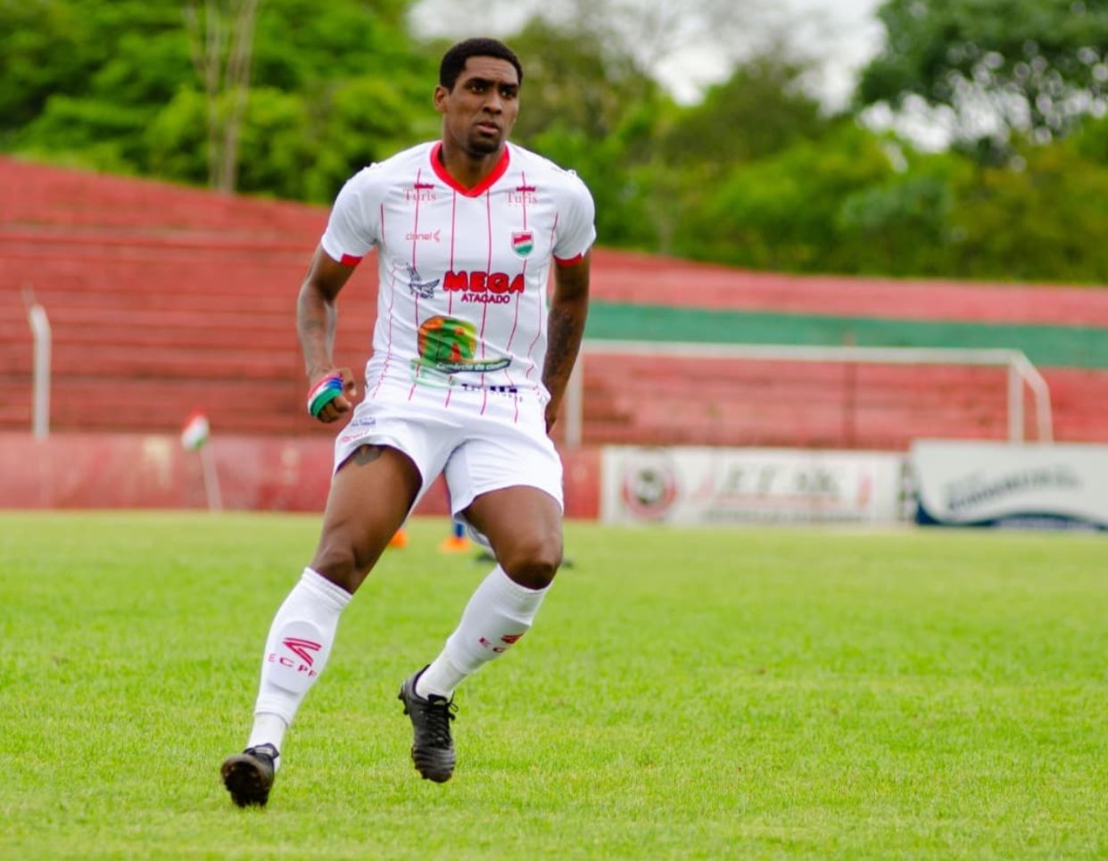 Experiente atacante, Jonatas Obina chega para defender o Morrinhos na reta final do Campeonato Goiano. Foto: Dayana Giacomini