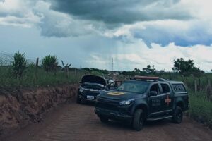 Foragido e suspeito de tráfico de drogas e assassinatos morrem em confrontos com a PM