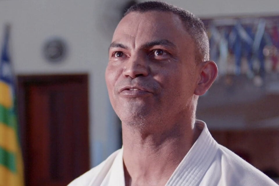 Mestre de Karatê, que dá aulas para crianças carentes em Goiânia, é tema do Fazendo a Diferença