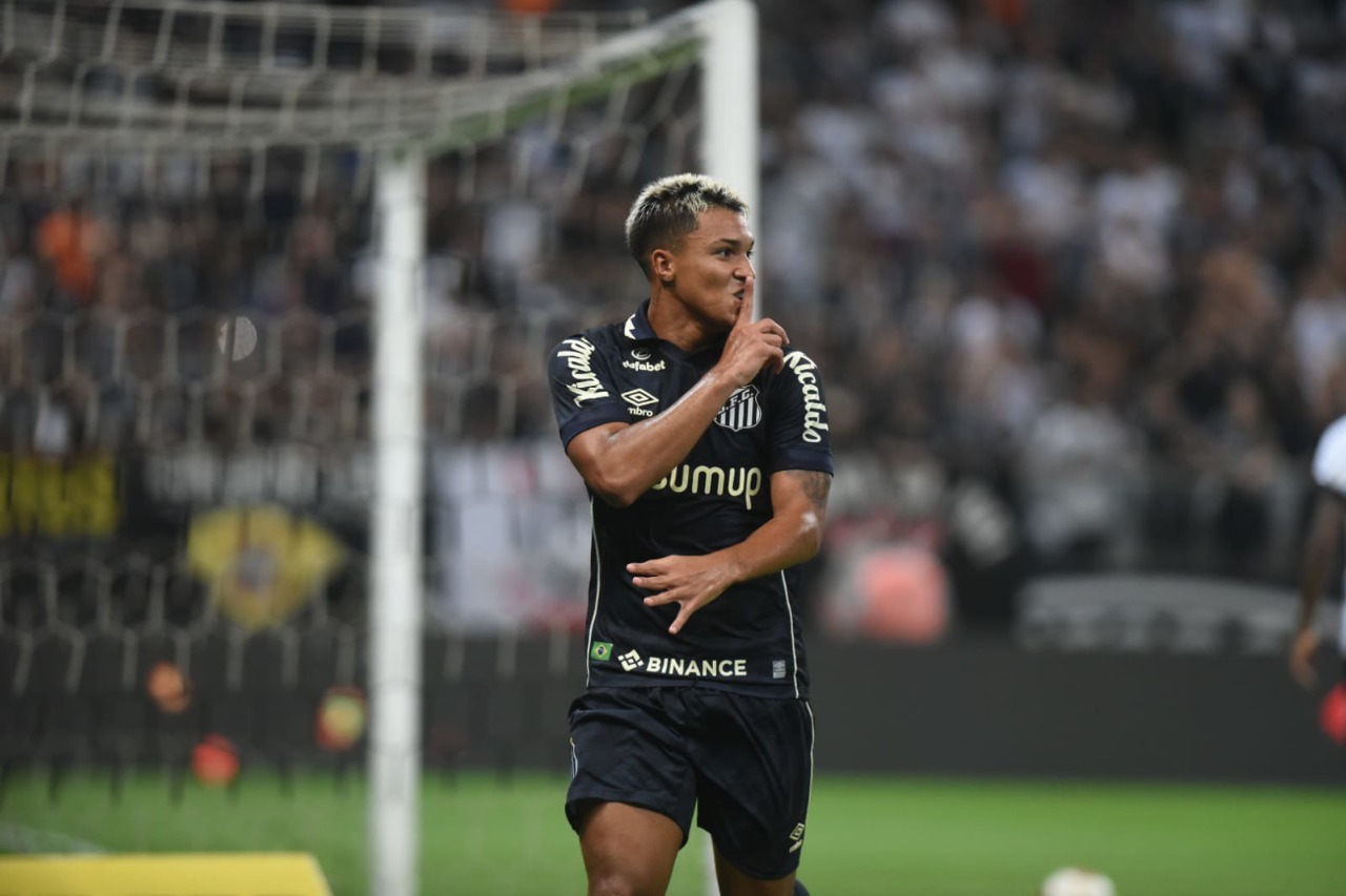 Marcos Leonardo comemorando na Neo Quimica Arena